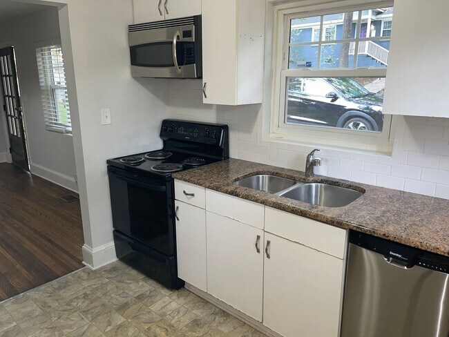 Photo - Adorable Two Bedroom Duplex in Plaza Midwo... House