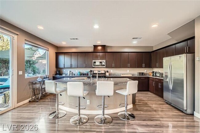 Foto del edificio - Executive Furnished Pool Home