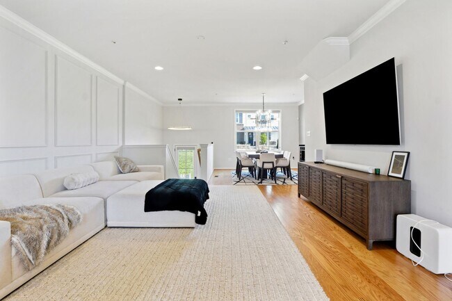 Foto del edificio - SPACIOUS, UPSCALE 3 BEDROOM 3.5 BATH TOWNHOME IS AVAILBLE IN CLARKSBURG!