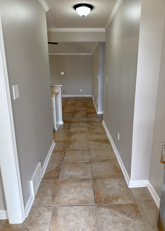 Building Photo - 9040 Pepper Hollow Ct