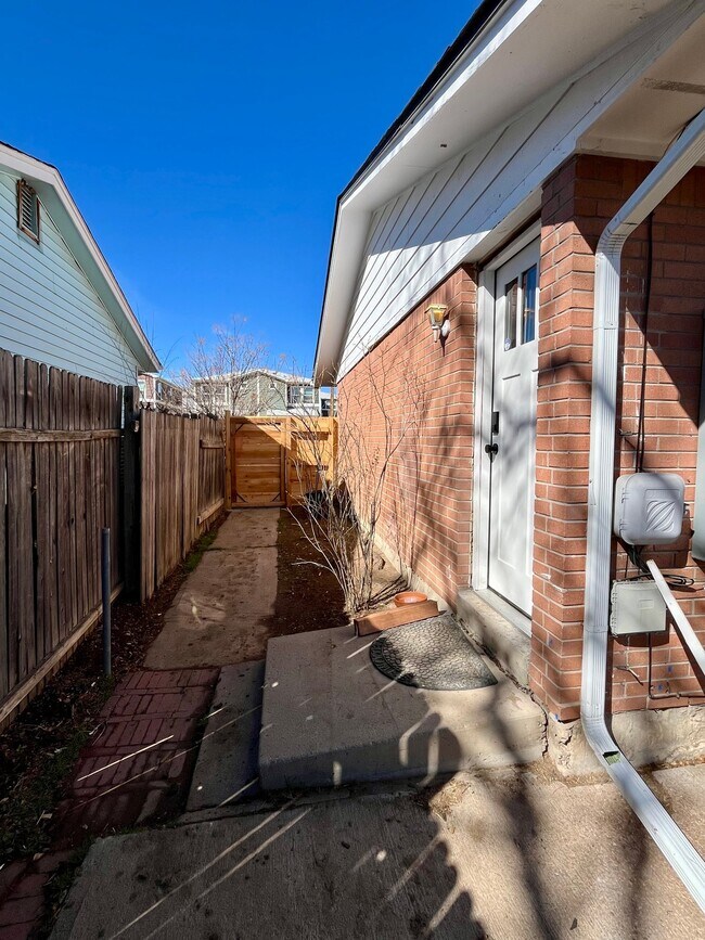 Foto del edificio - 3732 S Irving St