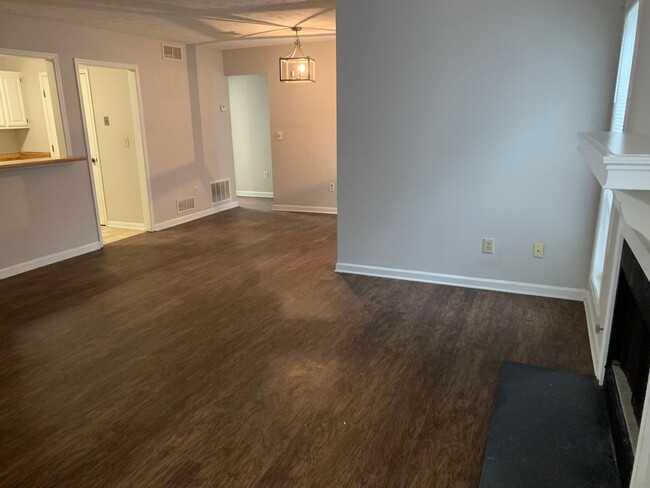 Building Photo - Beautiful 2 bedroom/ 2 bath Condo on Walk ...