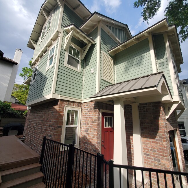 Foto del edificio - 1124 Azalea Ln