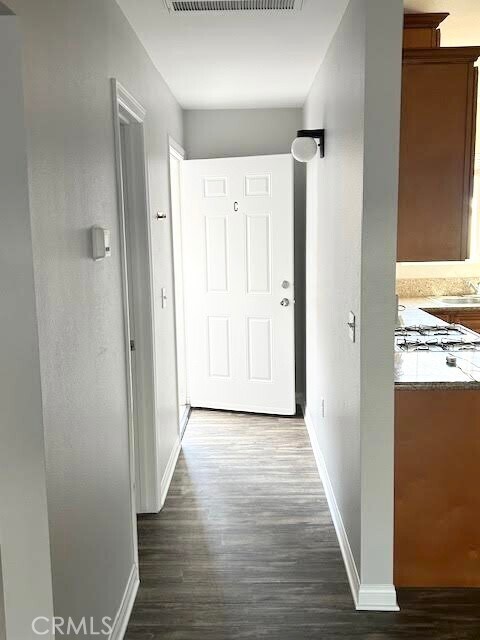 Foto del edificio - 1265 Olive Tree Ln