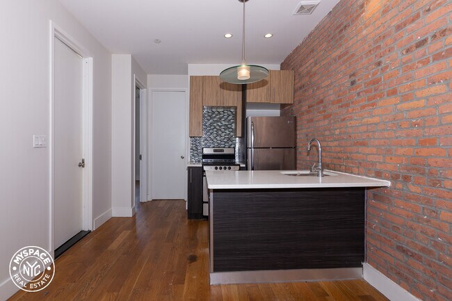 Building Photo - 410 Gates Ave