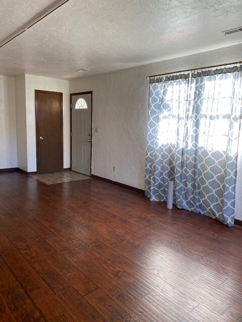 Foto principal - 1961 Cherry Manor Dr