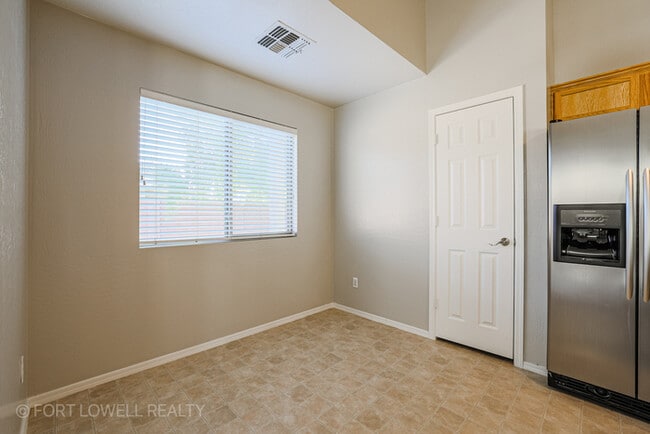 Building Photo - 3441 W Wayland Dr
