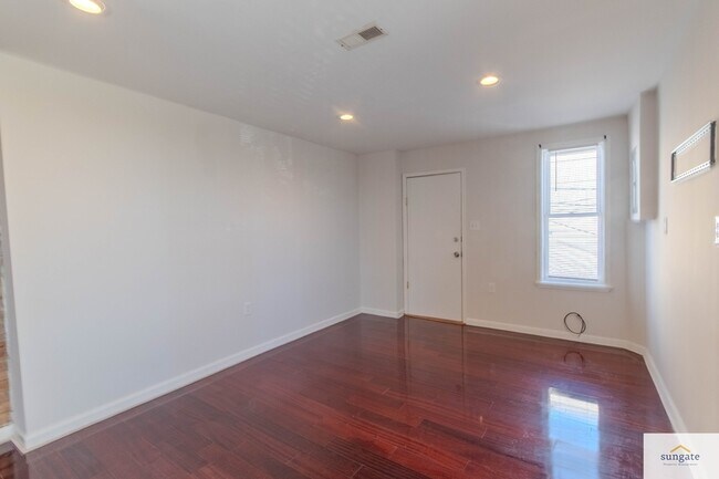 Building Photo - 2608 E Fayette St