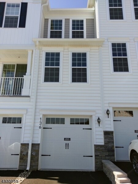 Building Photo - 136 Aspen Dr