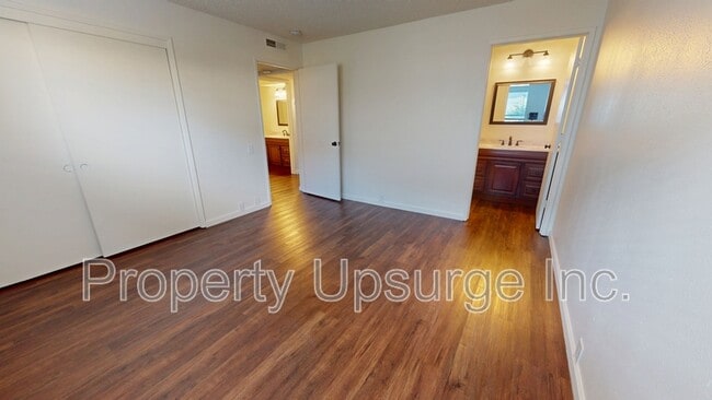 Foto del edificio - 915 Lakeside Dr