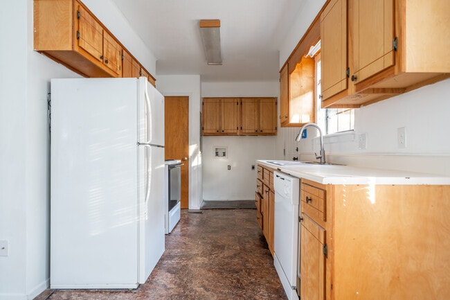 Building Photo - Earl’s Point Condominiums