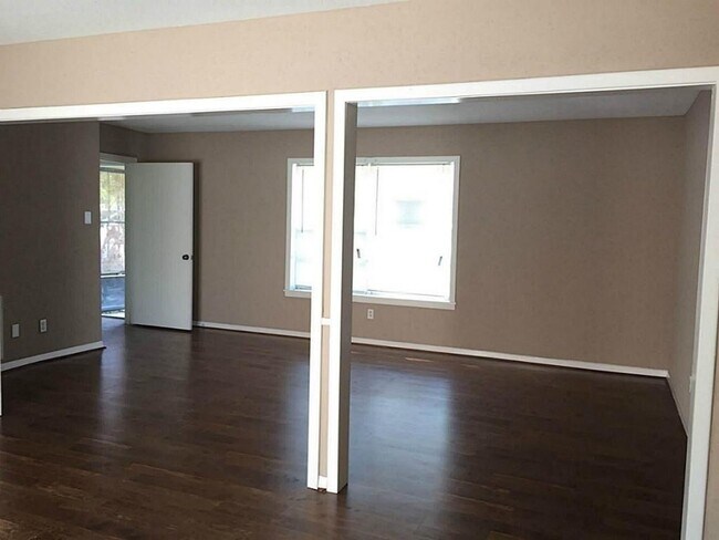 Foto del edificio - 8208 Ash Rd