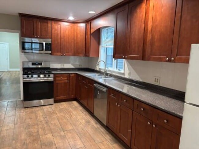 Huge, Renovated Allston 7 Bed/3 Bath Townhouse on Armington St For 9/1. Students Welcome and NO F... - Huge, Renovated Allston 7 Bed/3 Bath Townhouse on Armington St For 9/1. Students Welcome and NO F...