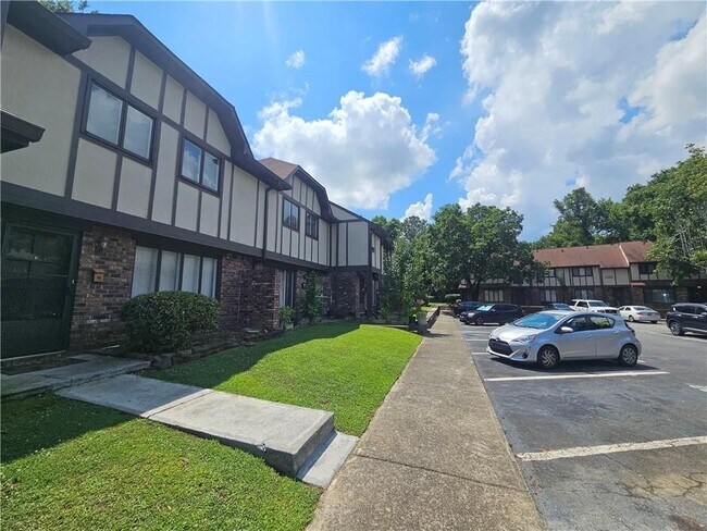 Foto del edificio - 1192 Ashborough Dr