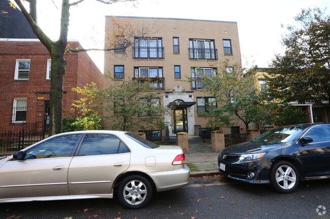 Foto del edificio - 732 Lamont St NW