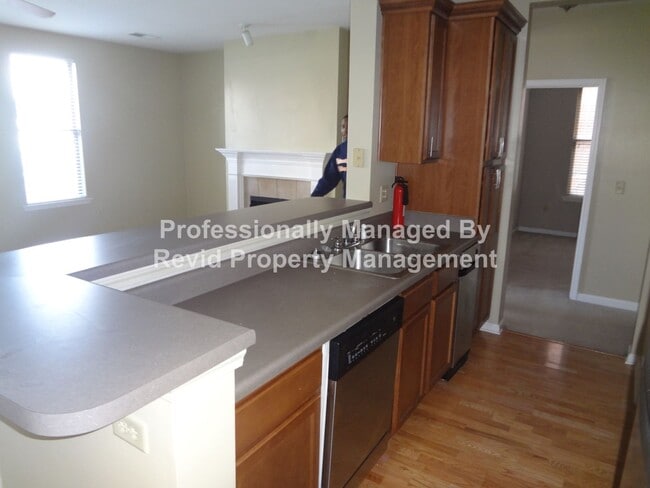 Foto del edificio - 2 Minute Walk to South Main Attractions!