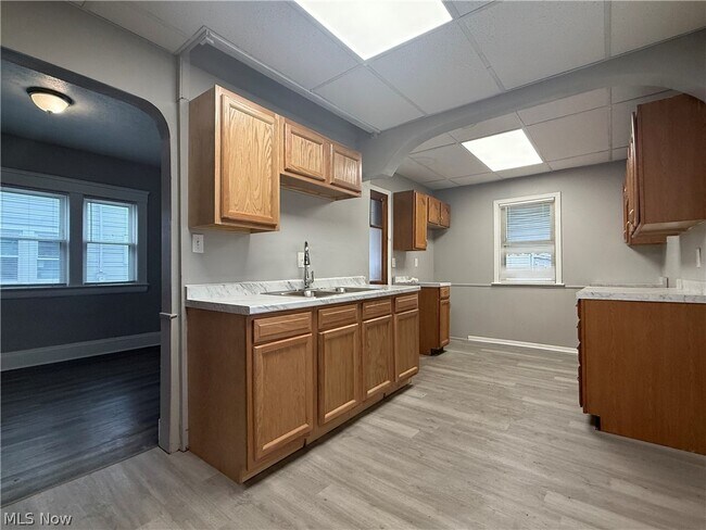 Foto del edificio - 3058 W 116th St