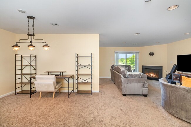 Building Photo - 258 Thrush Dr