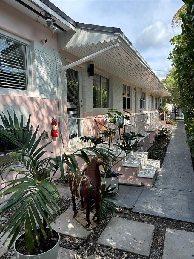 Foto del edificio - 424 NE 64th St