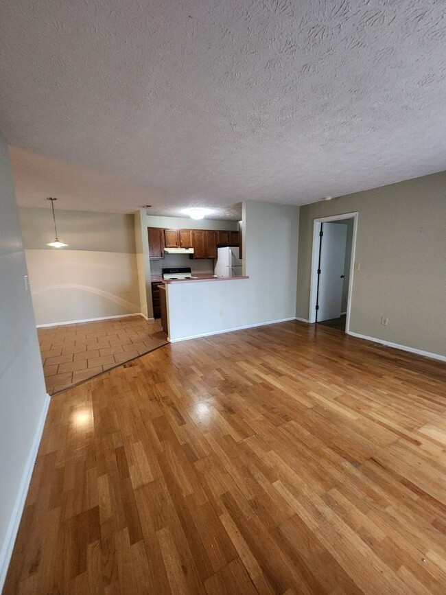 Building Photo - Two Bedroom Condo SECTION 8 WELCOME Near W...