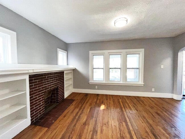 Building Photo - 273 Eastlawn St