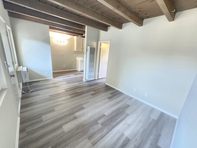 Building Photo - 15043 Victory Blvd