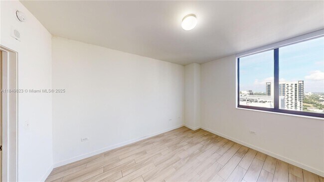 Foto del edificio - 999 SW 1st Ave