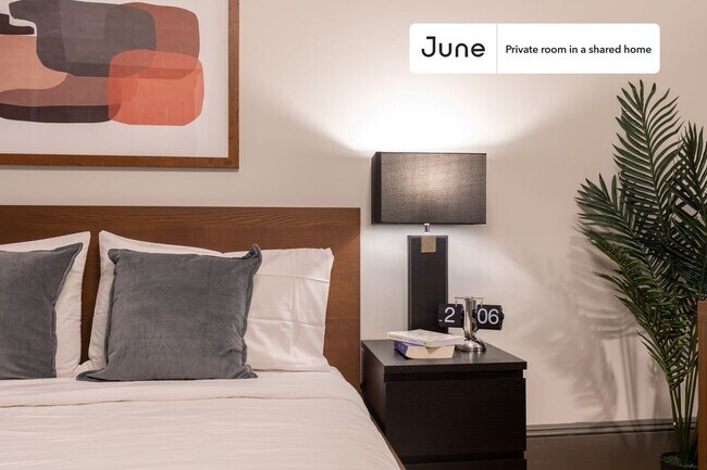 Foto del edificio - Room in Shared 3 bed/1 bath home