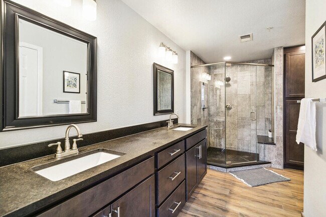 Foto del edificio - 1727 Pearl St