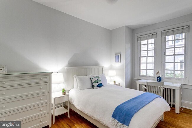 Building Photo - 302 Rucker Pl