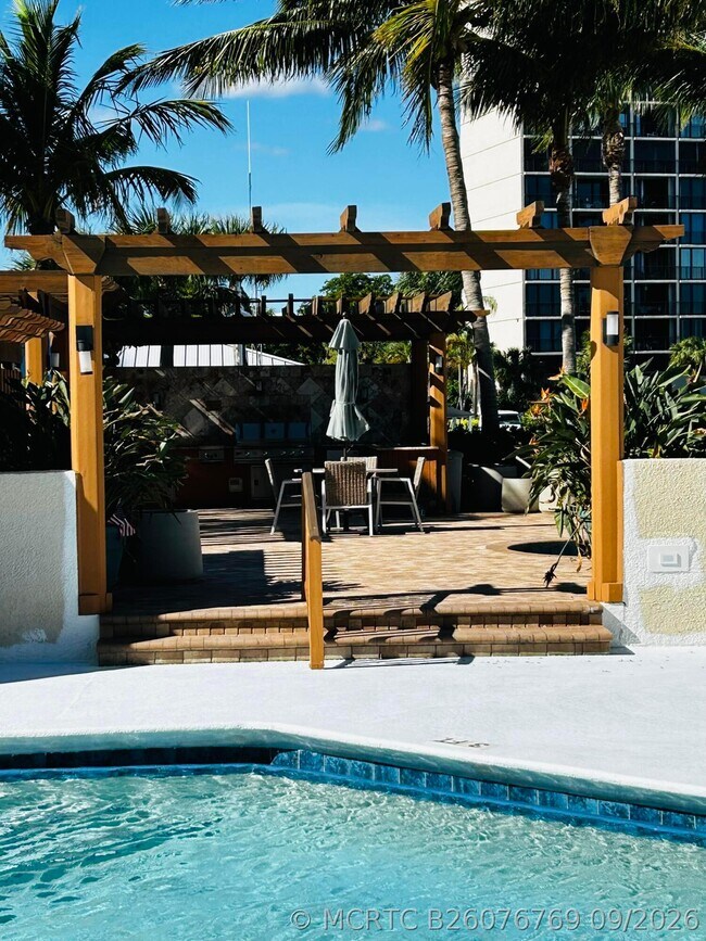 Foto del edificio - 108 Lakeshore Dr