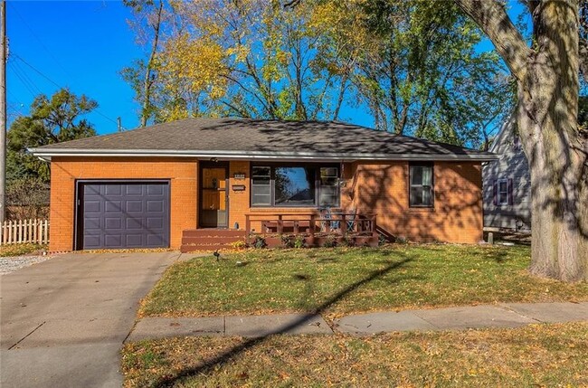 Street view - 120 SW Des Moines St