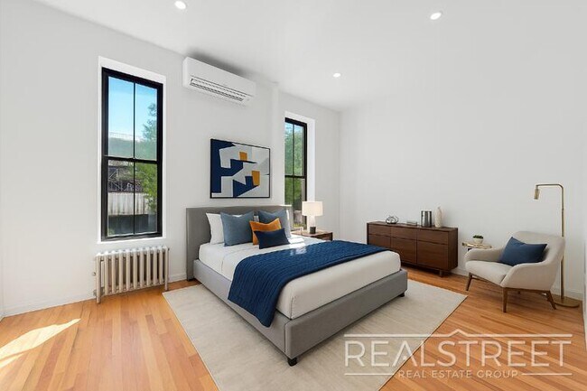 Foto del edificio - Brand New Upper Duplex in Bed Stuy Townhouse!