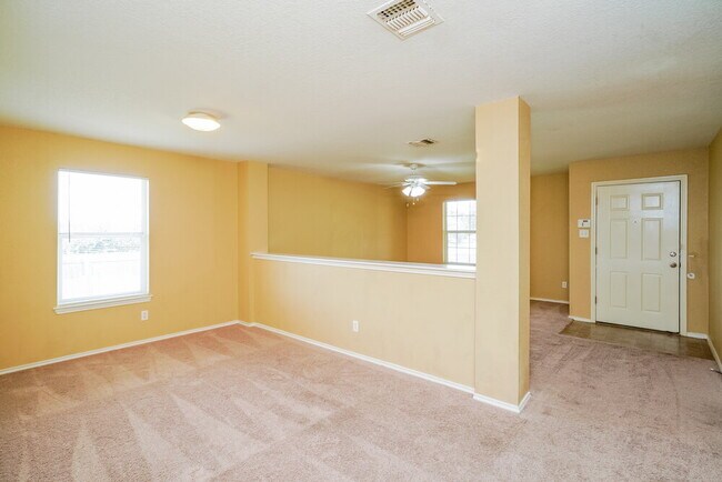 Foto del edificio - 8007 Heights Valley