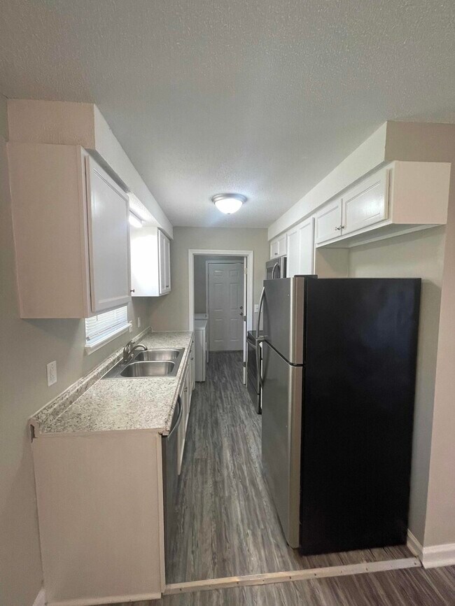 Foto del edificio - 3 Bed & 2 Bath House in Clarksville / Pet-...