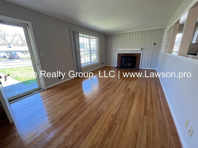 Building Photo - Fantastic Southwest County Brick Ranch