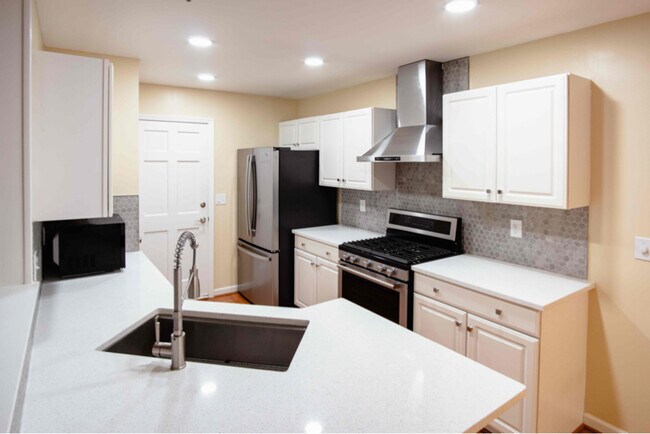 Foto del edificio - 1465 Rosewood Creek Dr