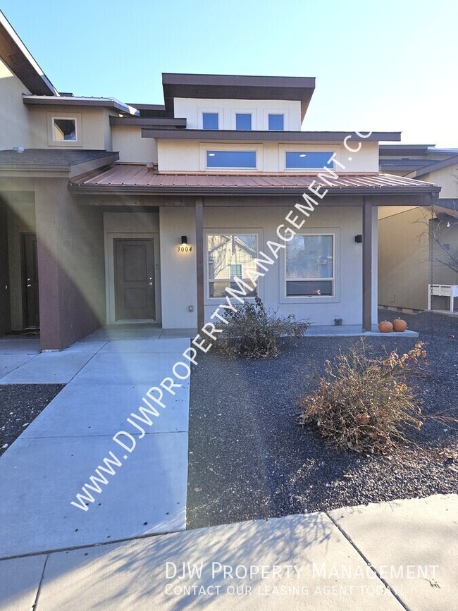 Foto del edificio - 3 Bed 2.5 Bath Fireplace Attached Garage N...