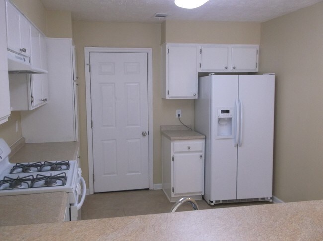 Building Photo - 2600 Windridge Dr