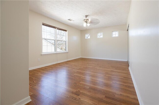 Foto del edificio - 317 W Oaks Trail