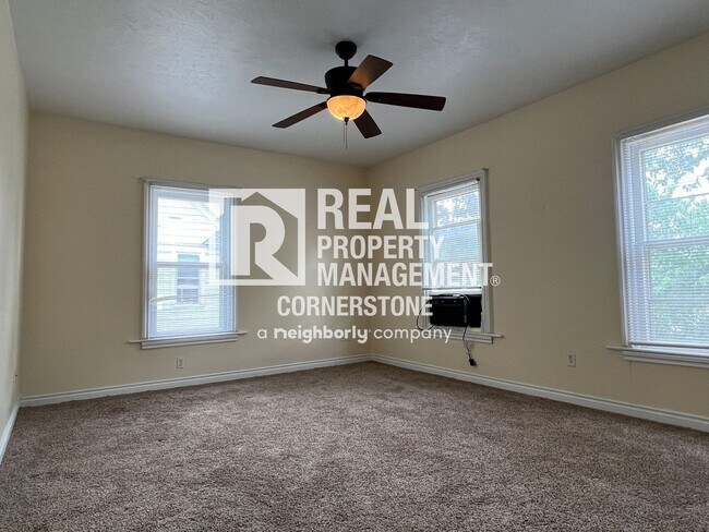 Building Photo - Charming 1BR Apartment in Historic Vine Neighborhood – Close to Downtown & Bronson