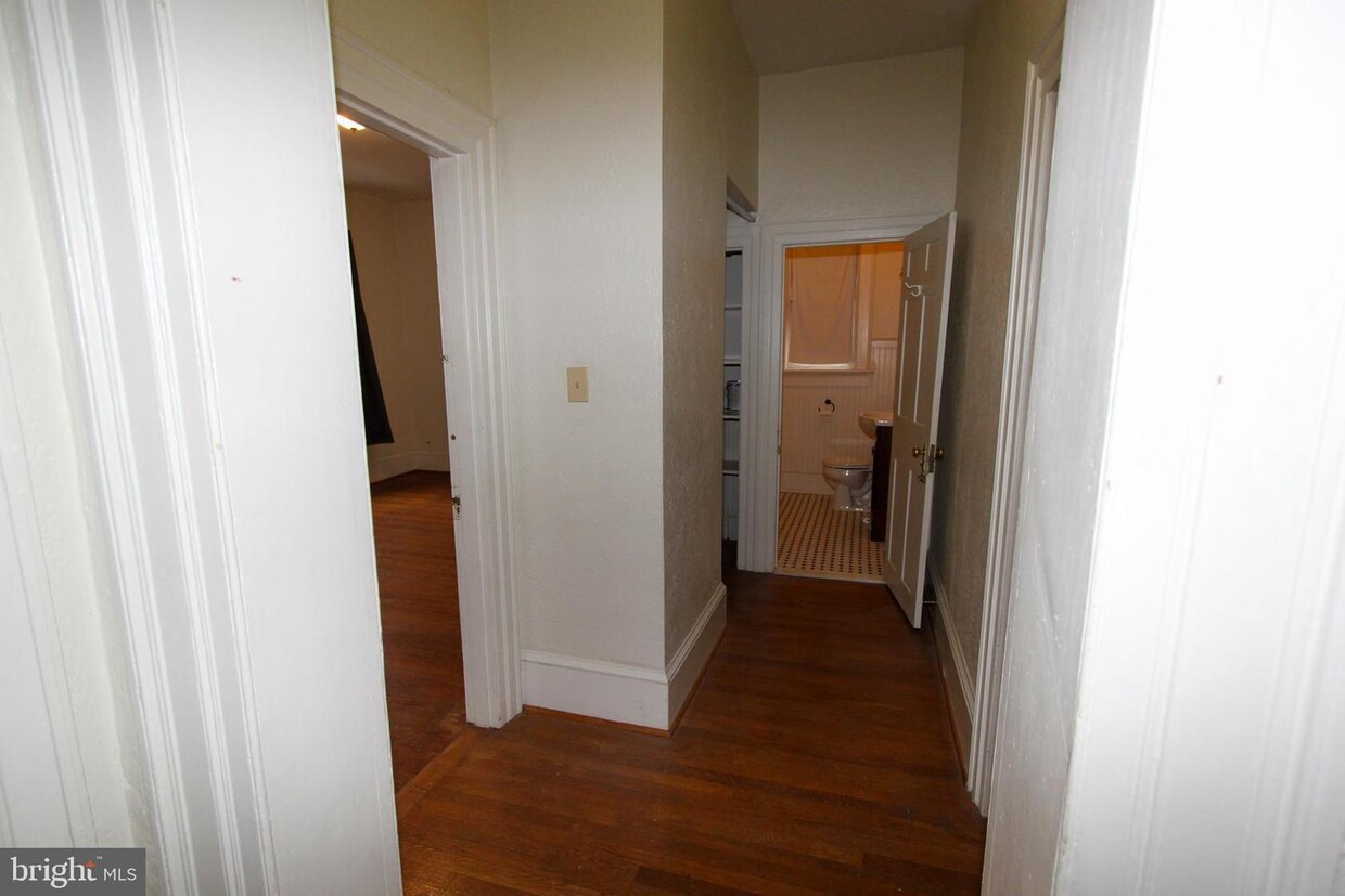 Primary Photo - 204 W Washington St