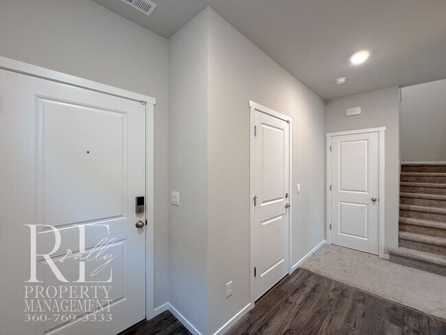 Foto del edificio - Light-Filled Newer Bremerton Home with Loft, Fenced Yard & 2-Car Garage