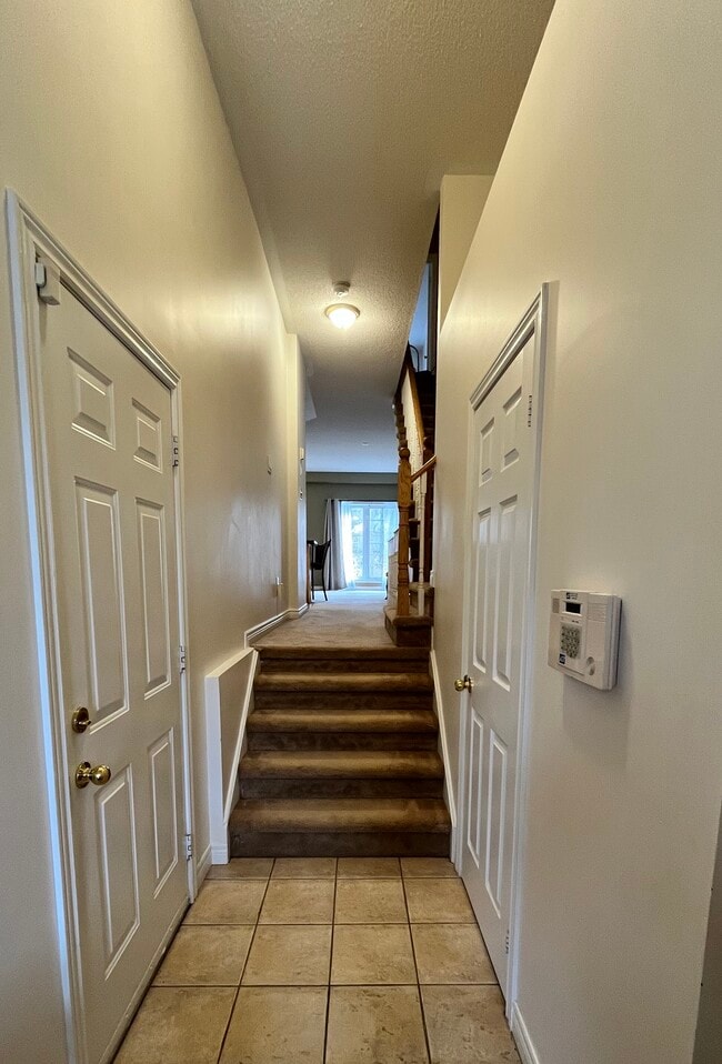 Building Photo - 100 Beddoe Dr
