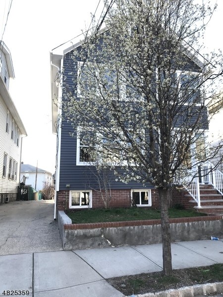Primary Photo - 145 Garden Ave
