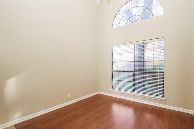 Foto del edificio - 2802 Hummingbird Cir