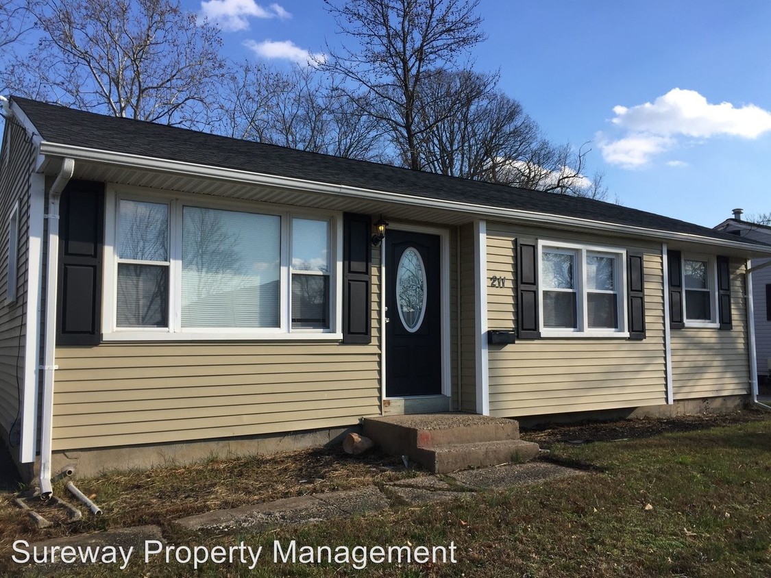 Primary Photo - 211 Warwick Rd N