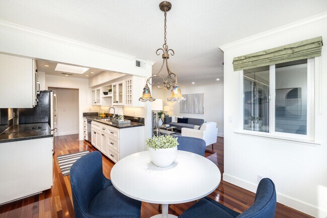 Foto del edificio - Beautifully Maintained 2 Bed, 2 Bath Condo...