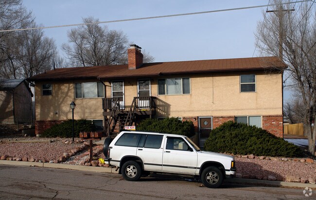 Building Photo - 670 W Van Buren St