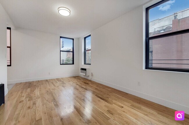 Foto del edificio - 37 1/2 Bedford St